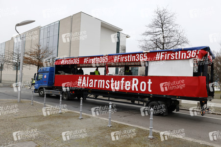 Autodemo vom Aktionsbündnis 'Alarmstufe Rot' in Berlin