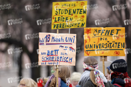 Multikultureller Frauenmarsch in Berlin