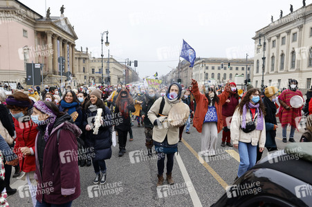 Multikultureller Frauenmarsch in Berlin