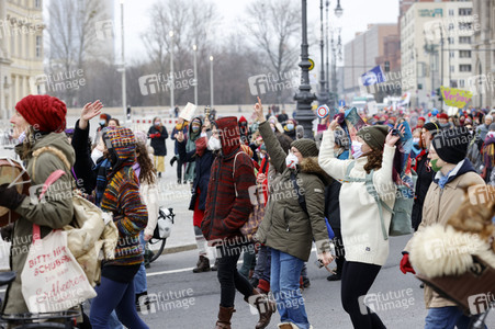 Multikultureller Frauenmarsch in Berlin