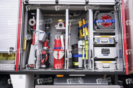 Übergabe eines Waldbrandlöschfahrzeuges an die Feuerwehr in Celle