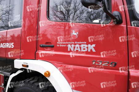 Übergabe eines Waldbrandlöschfahrzeuges an die Feuerwehr in Celle