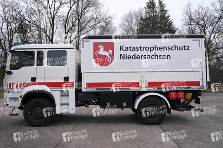 Übergabe eines Waldbrandlöschfahrzeuges an die Feuerwehr in Celle