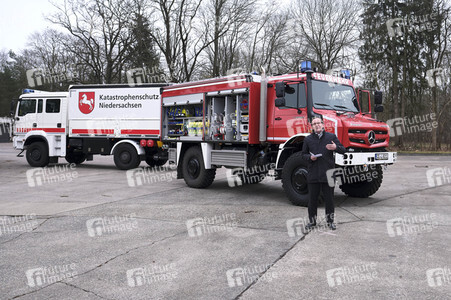 Übergabe eines Waldbrandlöschfahrzeuges an die Feuerwehr in Celle