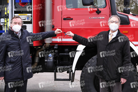 Übergabe eines Waldbrandlöschfahrzeuges an die Feuerwehr in Celle