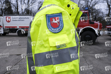 Übergabe eines Waldbrandlöschfahrzeuges an die Feuerwehr in Celle