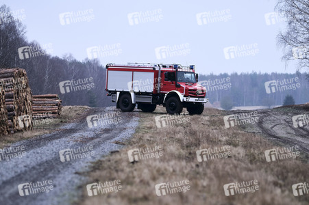 Übergabe eines Waldbrandlöschfahrzeuges an die Feuerwehr in Celle