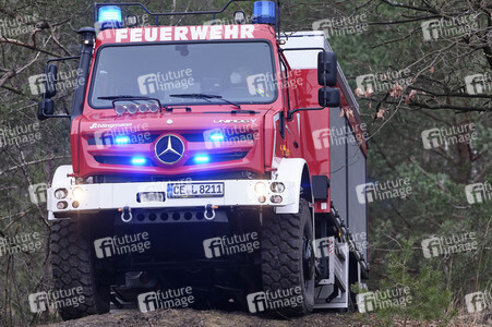 Übergabe eines Waldbrandlöschfahrzeuges an die Feuerwehr in Celle