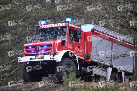 Übergabe eines Waldbrandlöschfahrzeuges an die Feuerwehr in Celle
