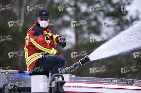 Übergabe eines Waldbrandlöschfahrzeuges an die Feuerwehr in Celle