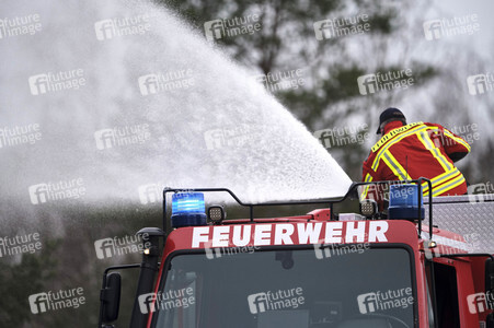 Übergabe eines Waldbrandlöschfahrzeuges an die Feuerwehr in Celle