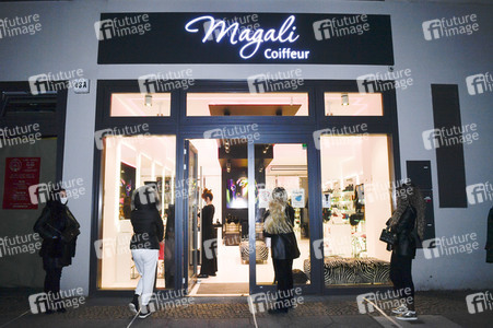 Friseurbesuch von Arielle Rippegather in Berlin