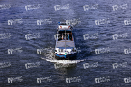 Symbolbild Frachtschiff