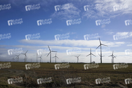 Symbolfoto Windkraftanlagen