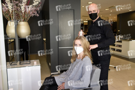 Friseurbesuch von Ophelia Blaimer in München