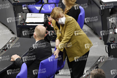 215. Sitzung des Deutschen Bundestages in Berlin