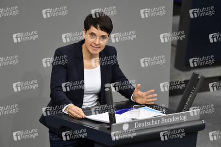 215. Sitzung des Deutschen Bundestages in Berlin