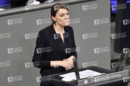 215. Sitzung des Deutschen Bundestages in Berlin