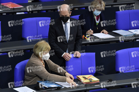 215. Sitzung des Deutschen Bundestages in Berlin