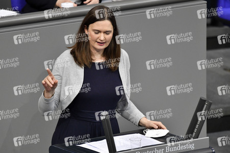 215. Sitzung des Deutschen Bundestages in Berlin