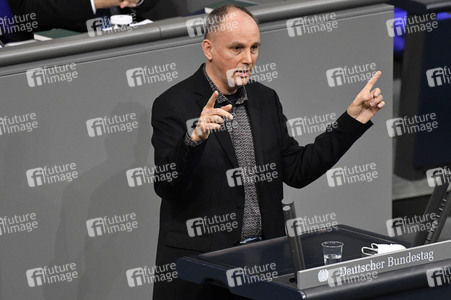 215. Sitzung des Deutschen Bundestages in Berlin