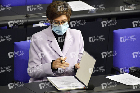 215. Sitzung des Deutschen Bundestages in Berlin