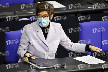 215. Sitzung des Deutschen Bundestages in Berlin