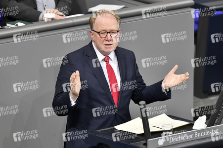 215. Sitzung des Deutschen Bundestages in Berlin