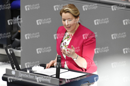 216. Sitzung des Deutschen Bundestages in Berlin