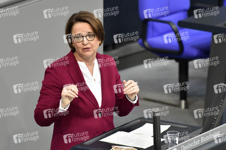 216. Sitzung des Deutschen Bundestages in Berlin