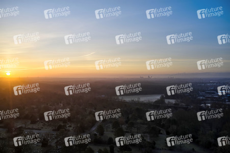 Sonne und Mond über Hannover