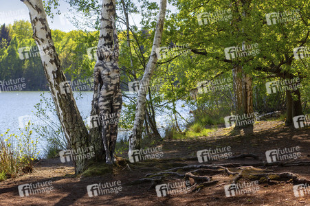 'Internationaler Tag des Waldes / International Day of Forests'-Bodypainting