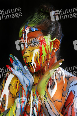 'Internationaler Tag der Farbe / International Color Day'-Bodypainting