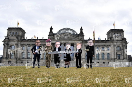 Protestaktion 'Keine Kampfdrohnen für die Bundeswehr!' in Berlin
