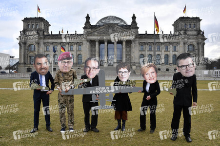 Protestaktion 'Keine Kampfdrohnen für die Bundeswehr!' in Berlin