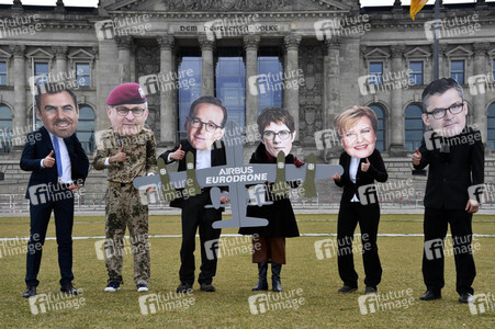 Protestaktion 'Keine Kampfdrohnen für die Bundeswehr!' in Berlin