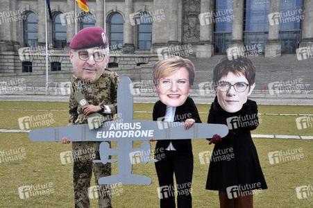 Protestaktion 'Keine Kampfdrohnen für die Bundeswehr!' in Berlin