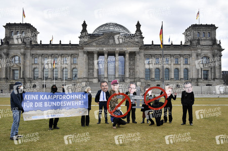 Protestaktion 'Keine Kampfdrohnen für die Bundeswehr!' in Berlin