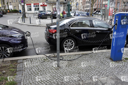 Symbolfoto Ladestation für Elektrofahrzeuge