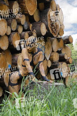 'Welttag des Holzes / World Wood Day'-Bodypainting