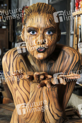 'Welttag des Holzes / World Wood Day'-Bodypainting
