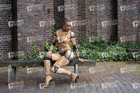 'Welttag des Holzes / World Wood Day'-Bodypainting