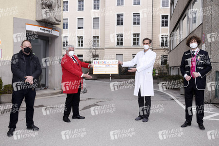 Spendenscheckübergabe an das Dr. von Haunersche Kinderspital in München
