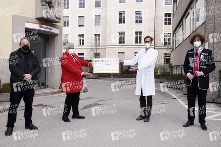 Spendenscheckübergabe an das Dr. von Haunersche Kinderspital in München