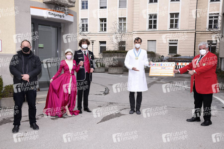 Spendenscheckübergabe an das Dr. von Haunersche Kinderspital in München
