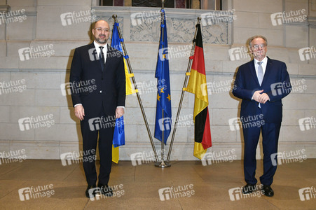 Fototermin mit Reiner Haseloff und Denys Schmyhal in Berlin