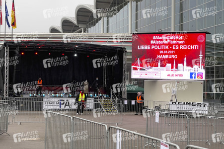Alarmstufe Rot - Alster in Flammen in Hamburg