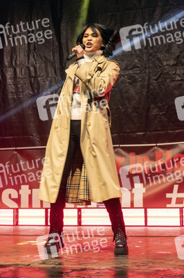 Alarmstufe Rot - Alster in Flammen in Hamburg