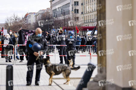 Gegendemonstration 'Geradedenken' in Berlin