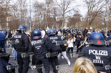 Demonstration von Rechtsextremisten und Reichsbürgern in Berlin